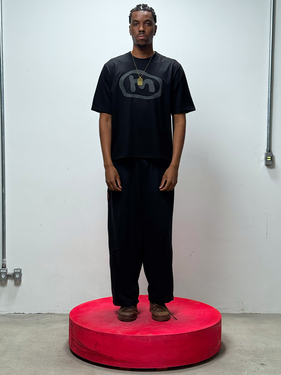 Imagem de: Camiseta Mad Enlatados M Relevo Preta