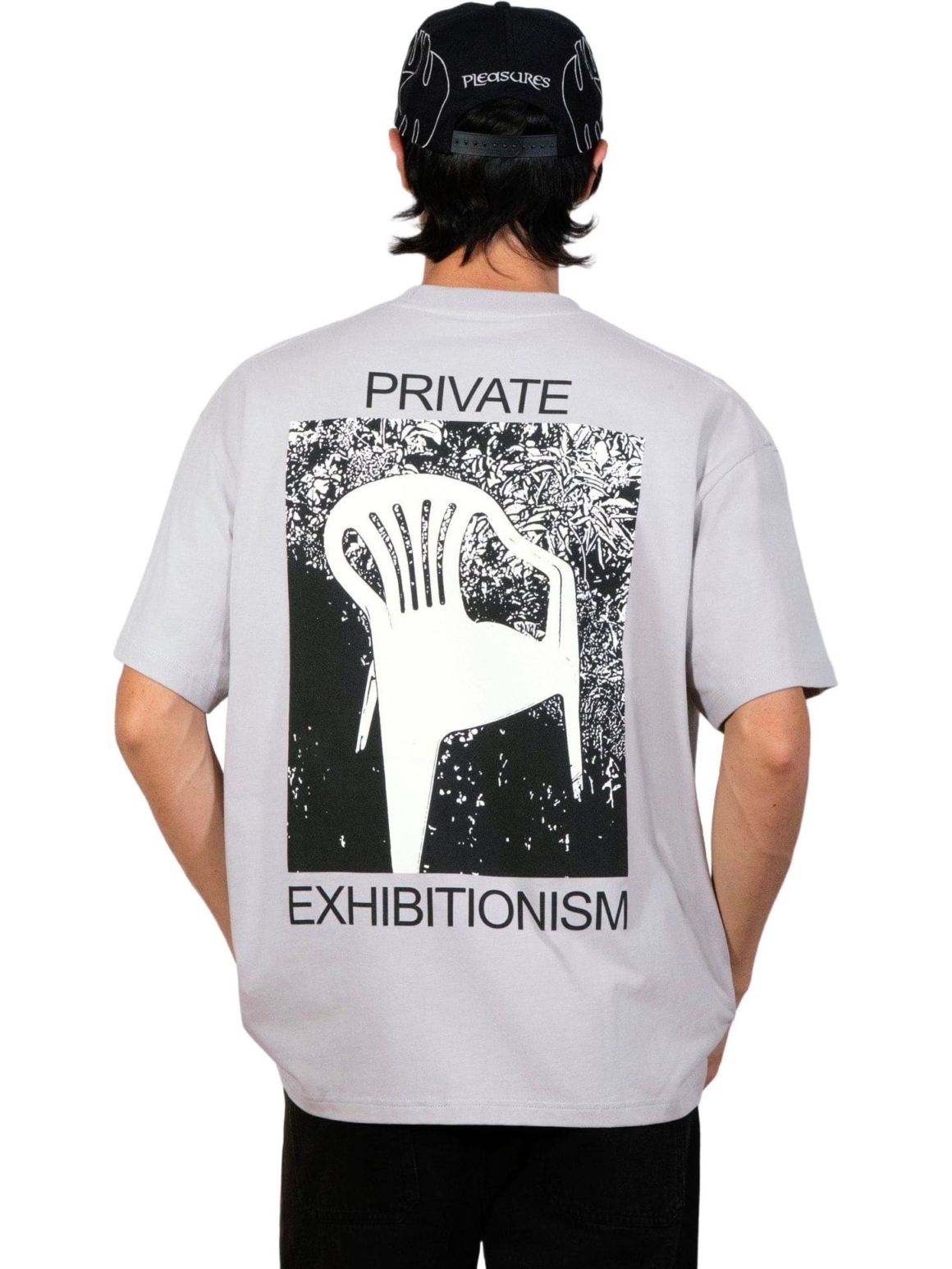 Imagem de: Camiseta PLEASURES Exhibition Cinza