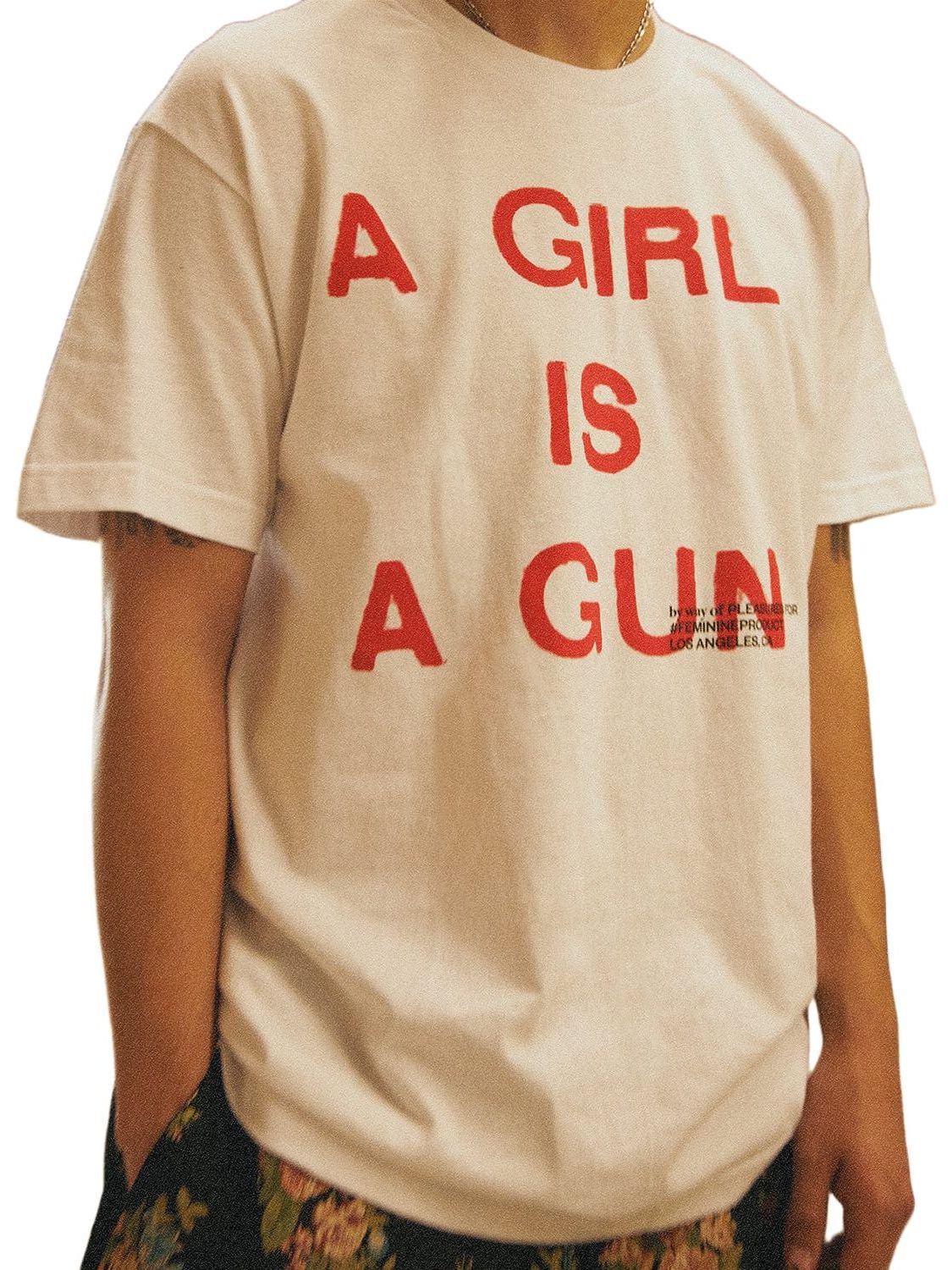 Imagem de: Camiseta PLEASURES Girl Is A Gun Branca