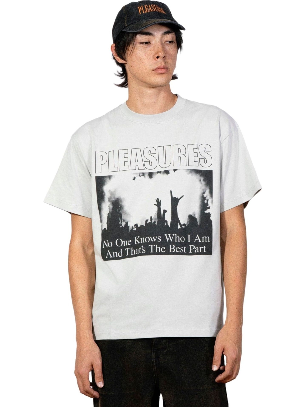 Imagem de: Camiseta PLEASURES Incognito Cinza