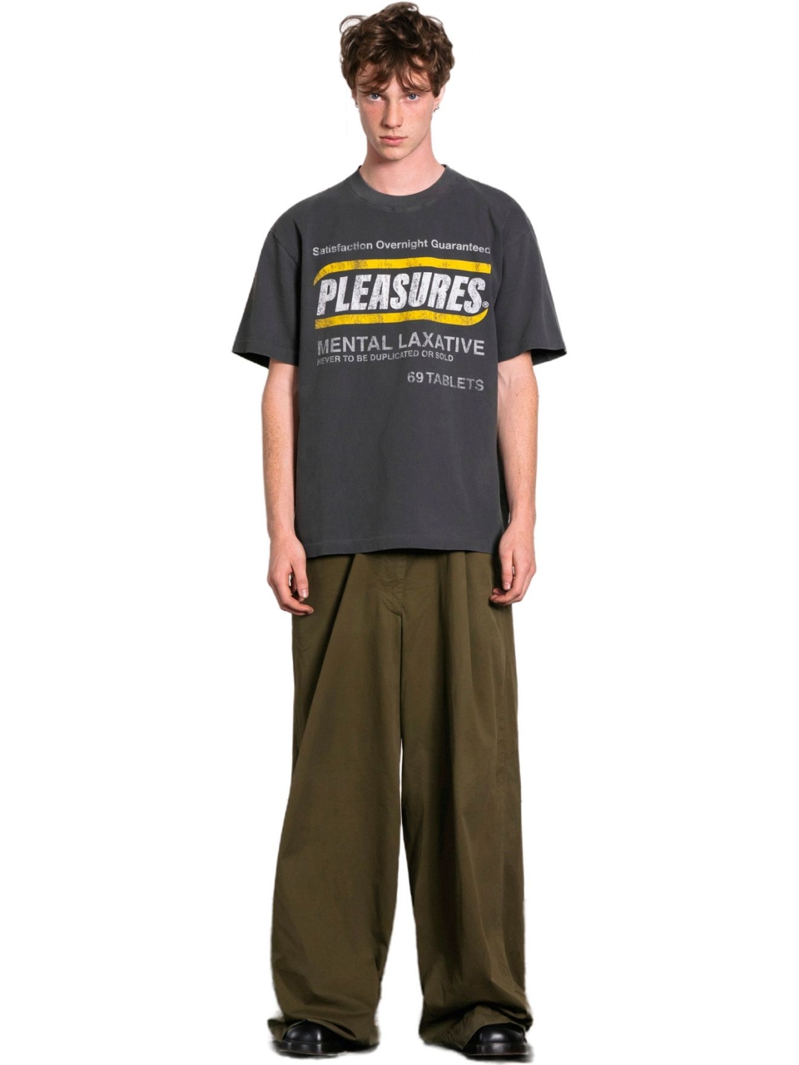 Imagem de: Camiseta PLEASURES Relief Heavyweight Preta