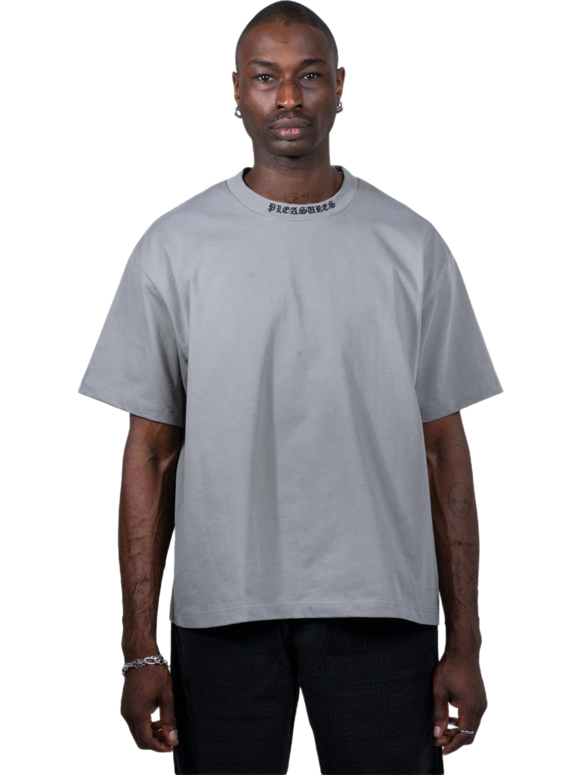 Imagem de: Camiseta PLEASURES Sorrow Heavyweight Cinza