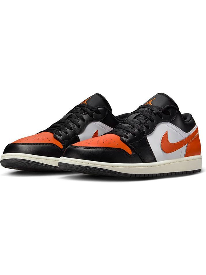 Imagem de: Tênis Air Jordan 1 Low Preto e Laranja