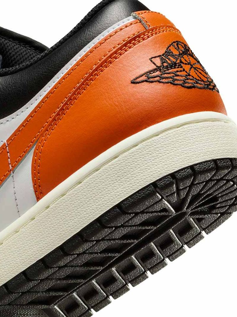 Imagem de: Tênis Air Jordan 1 Low Preto e Laranja