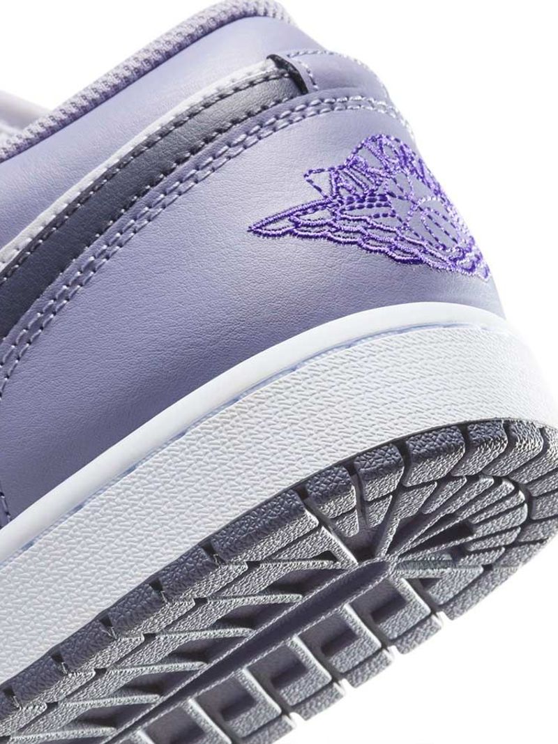 Imagem de: Tênis Jordan Air Jordan 1 Low Branco e Roxo
