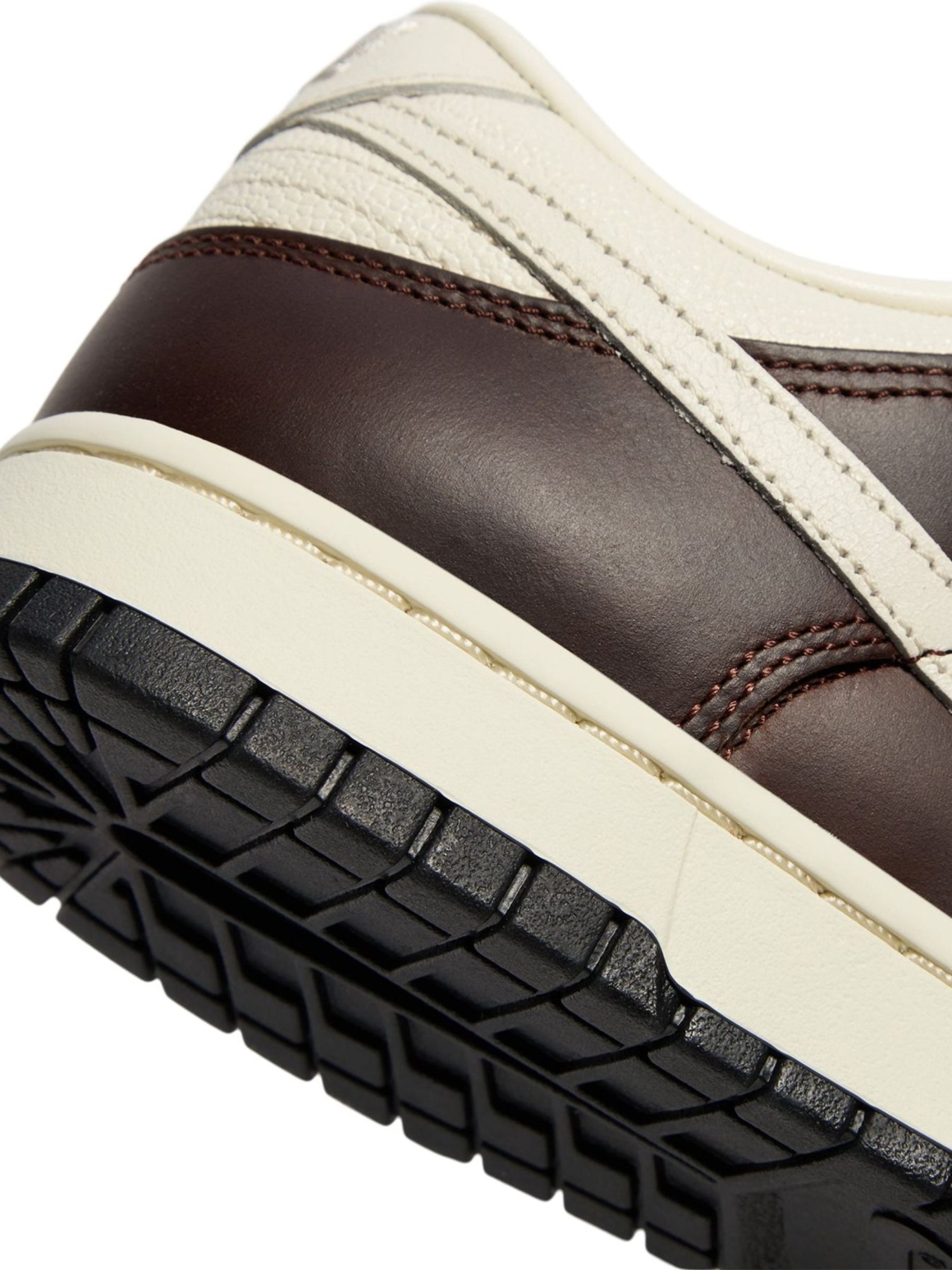 Imagem de: Tênis Nike Dunk Low Retro Marrom