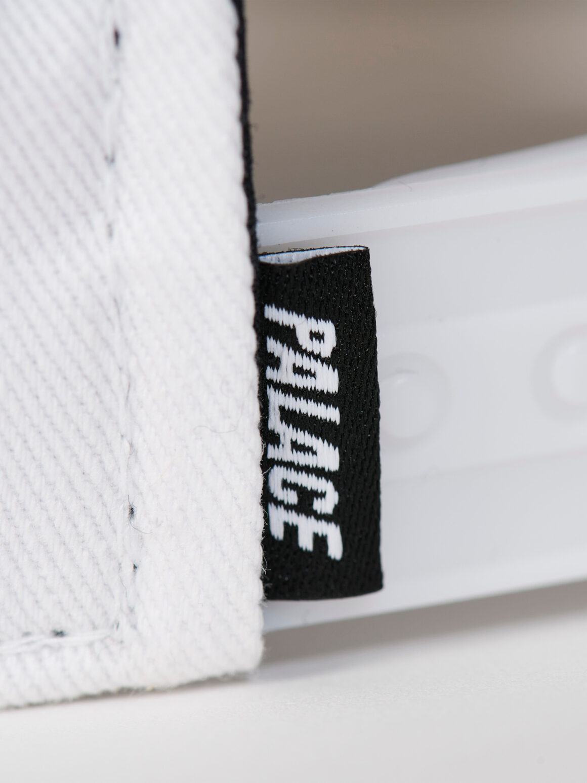 Imagem de: Boné Palace Skateboards P Frame 5 Panel Snapback Branco