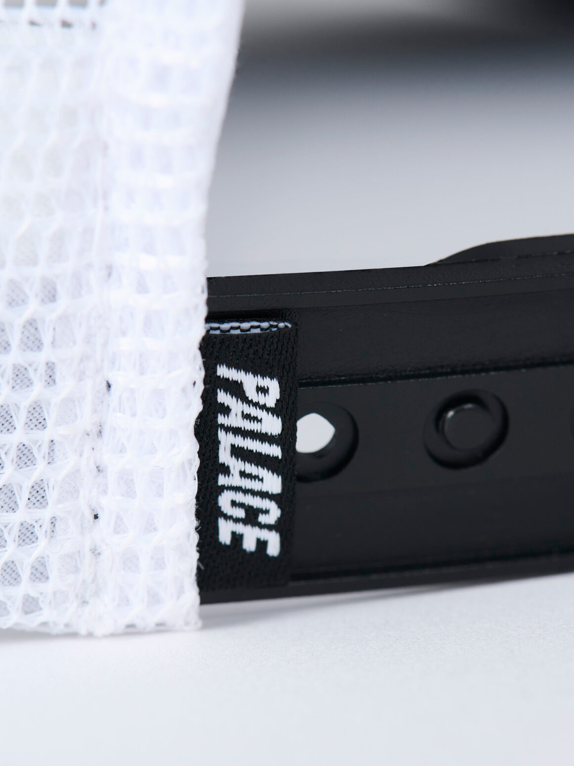 Imagem de: Boné Palace World Industries Trucker Preto