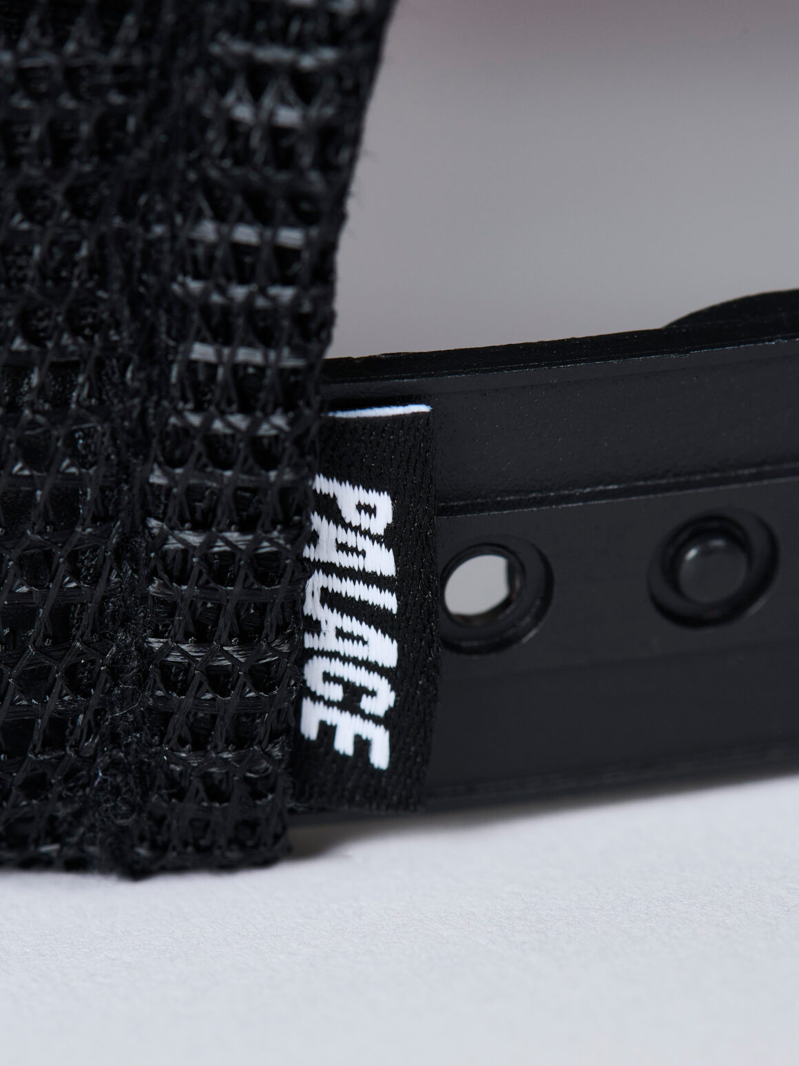 Imagem de: Boné Palace World Industries Trucker Vermelho