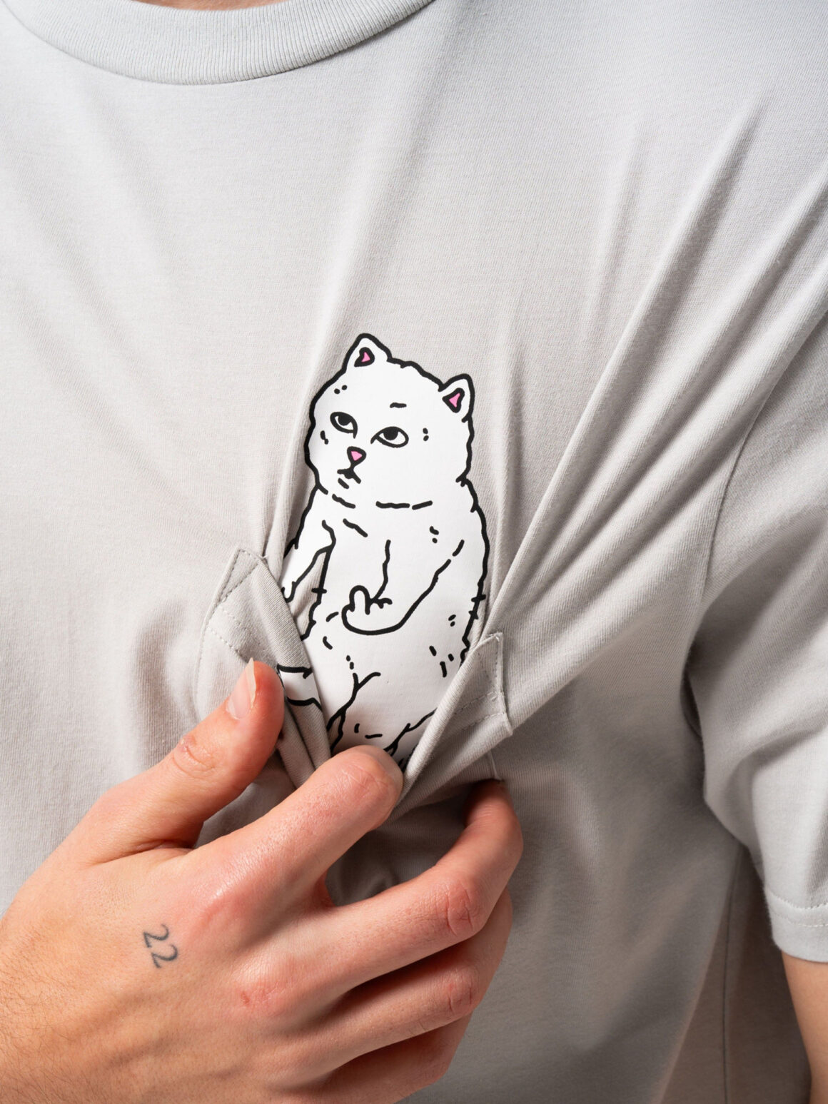 Imagem de: Camiseta RIPNDIP For Sale Pocket Cinza