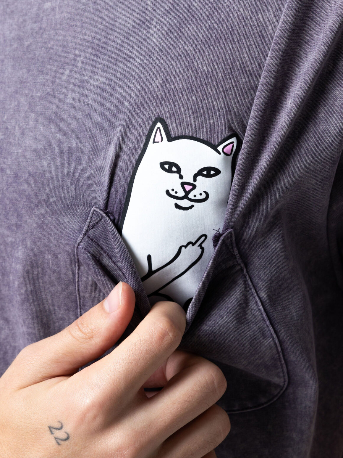 Imagem de: Camiseta RIPNDIP Lord Nermal Pocket Uva Vintage