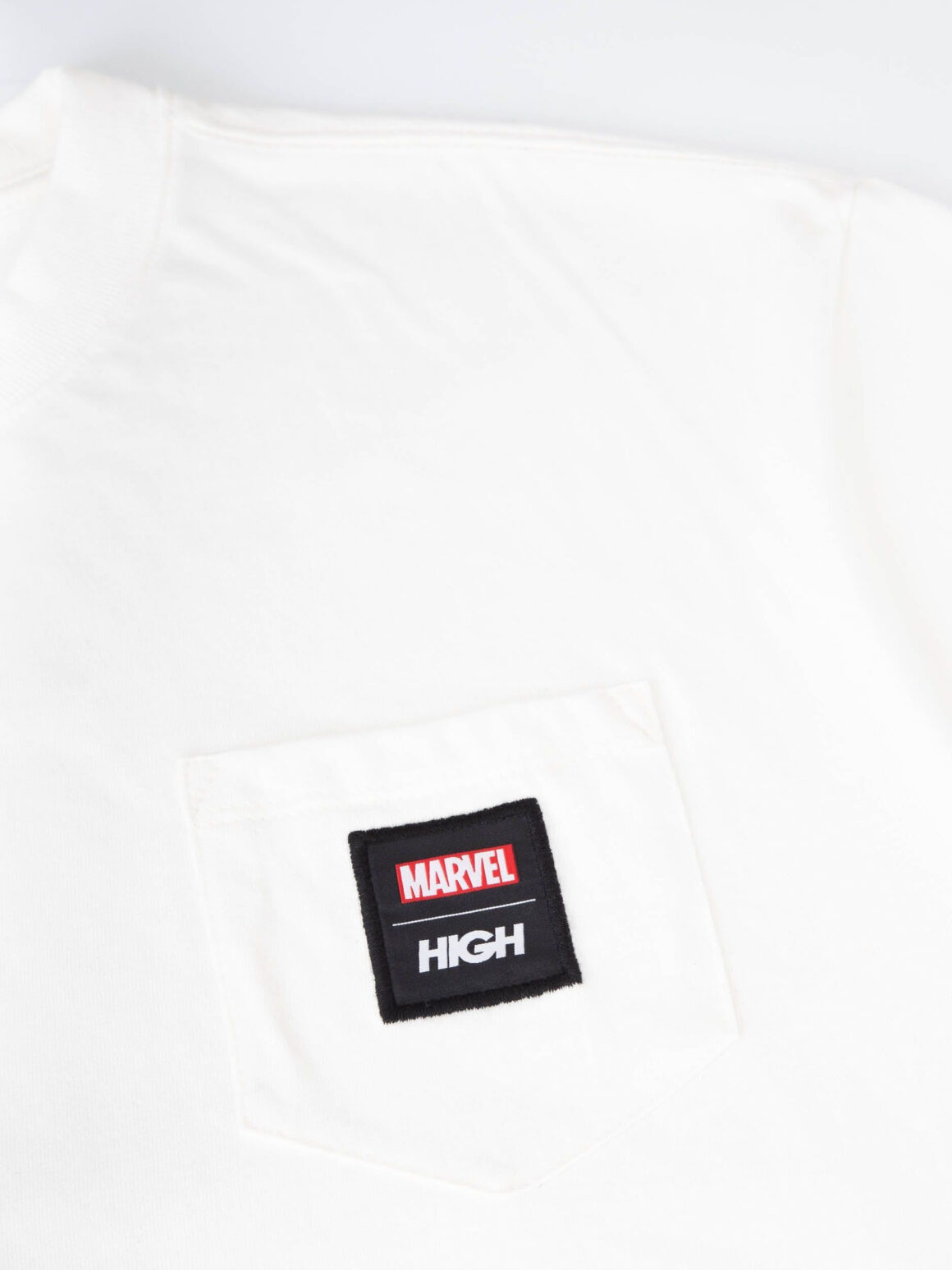 Imagem de: Camiseta HIGH Company Pocket Tee High X Marvel Branca