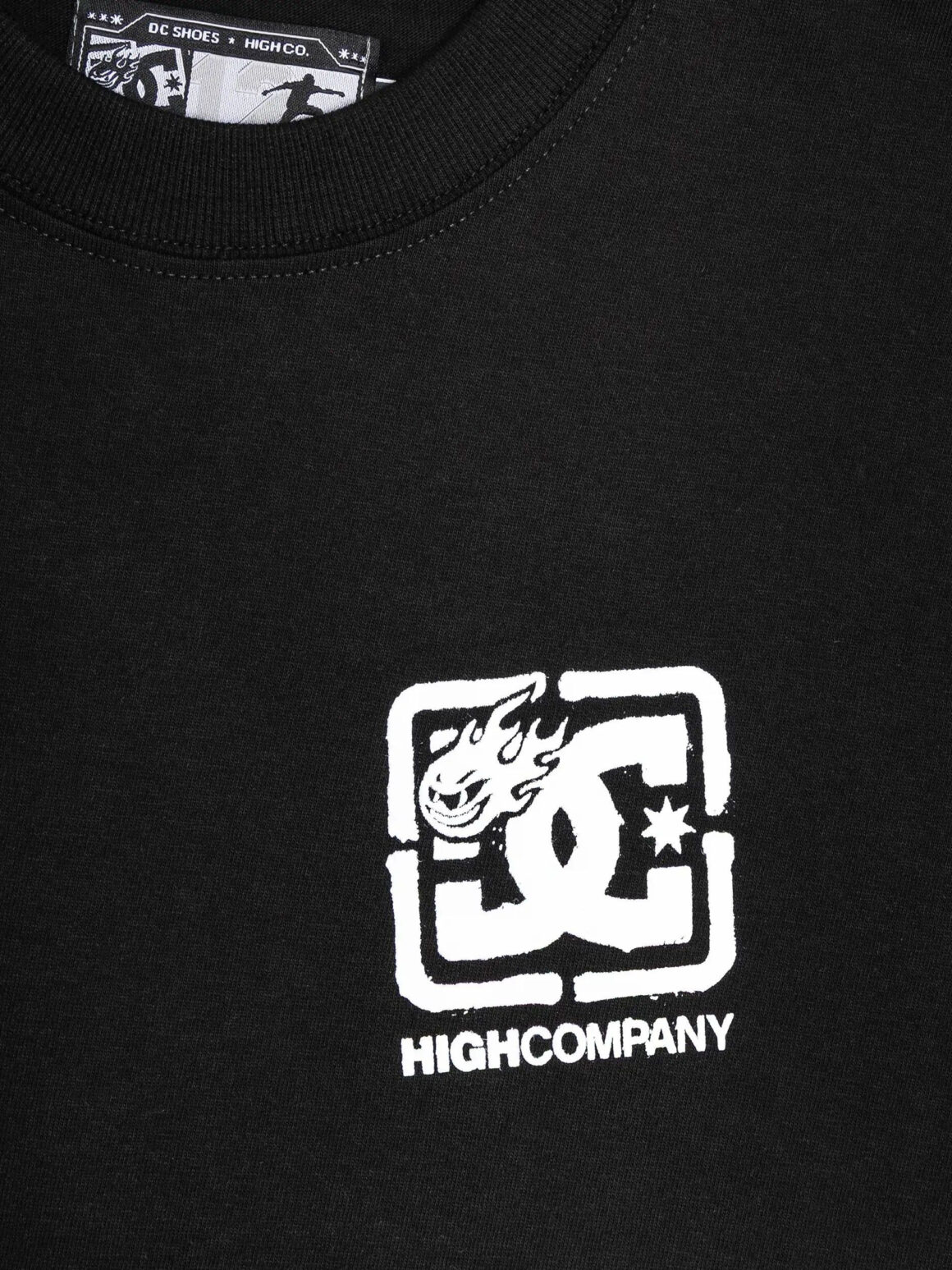 Imagem de: Camiseta HIGH Company Spray HIGH x DC Preta