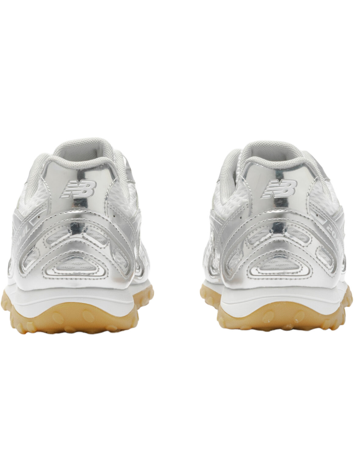 Imagem de: Tênis New Balance 204L Prata e Branco
