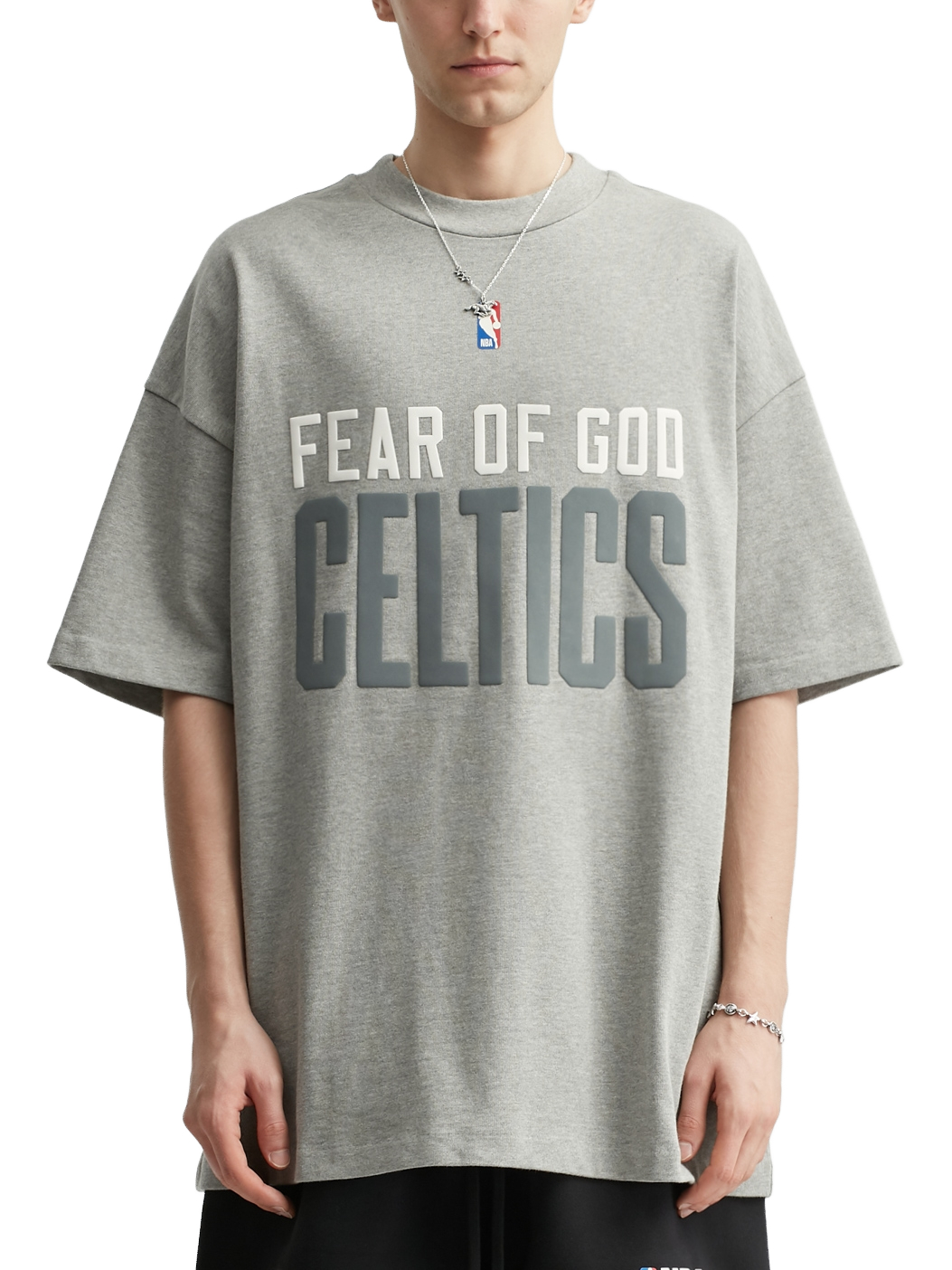 Imagem de: Camiseta Fear of God Essentials Celtics 90s Cinza Mescla