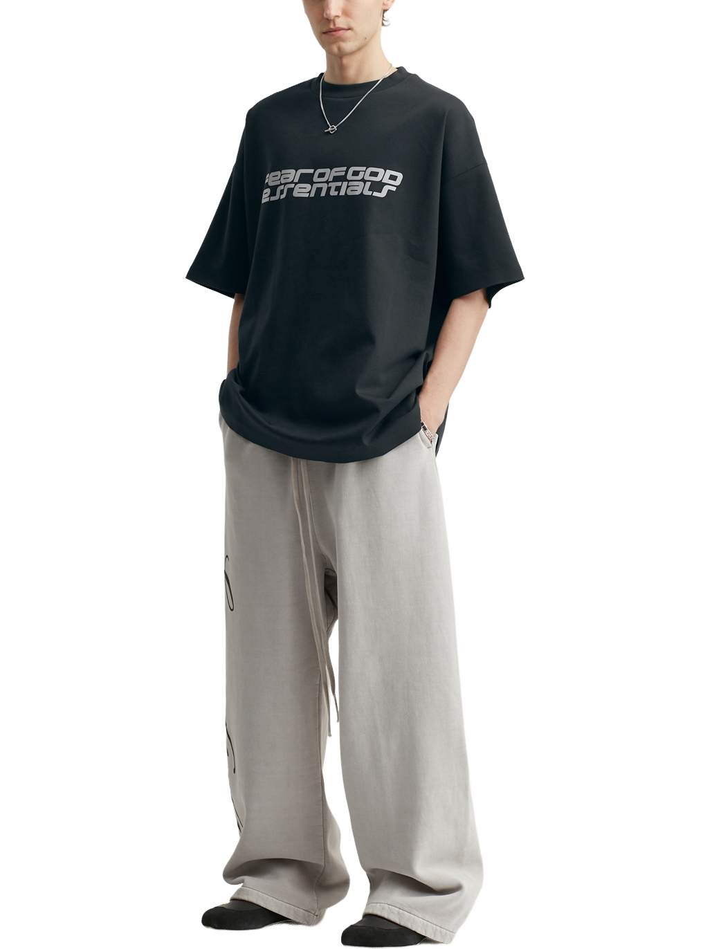 Imagem de: Camiseta Fear of God Essentials Ponte 90s Cinza Chumbo