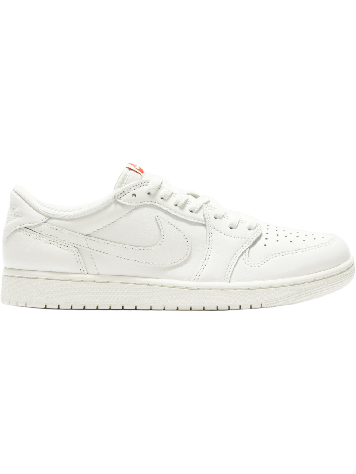 Imagem de: Tênis Jordan Brand Air Jordan 1 Retro Low OG Sail e Vermelho