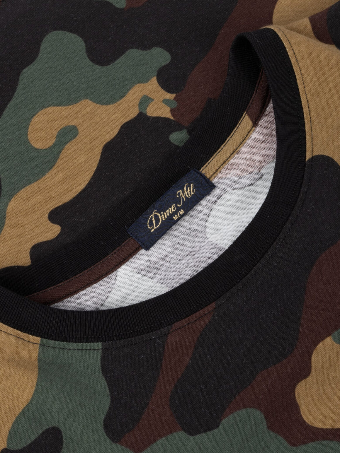 Imagem de: Camiseta Dime Classic Edward Camuflado Escuro
