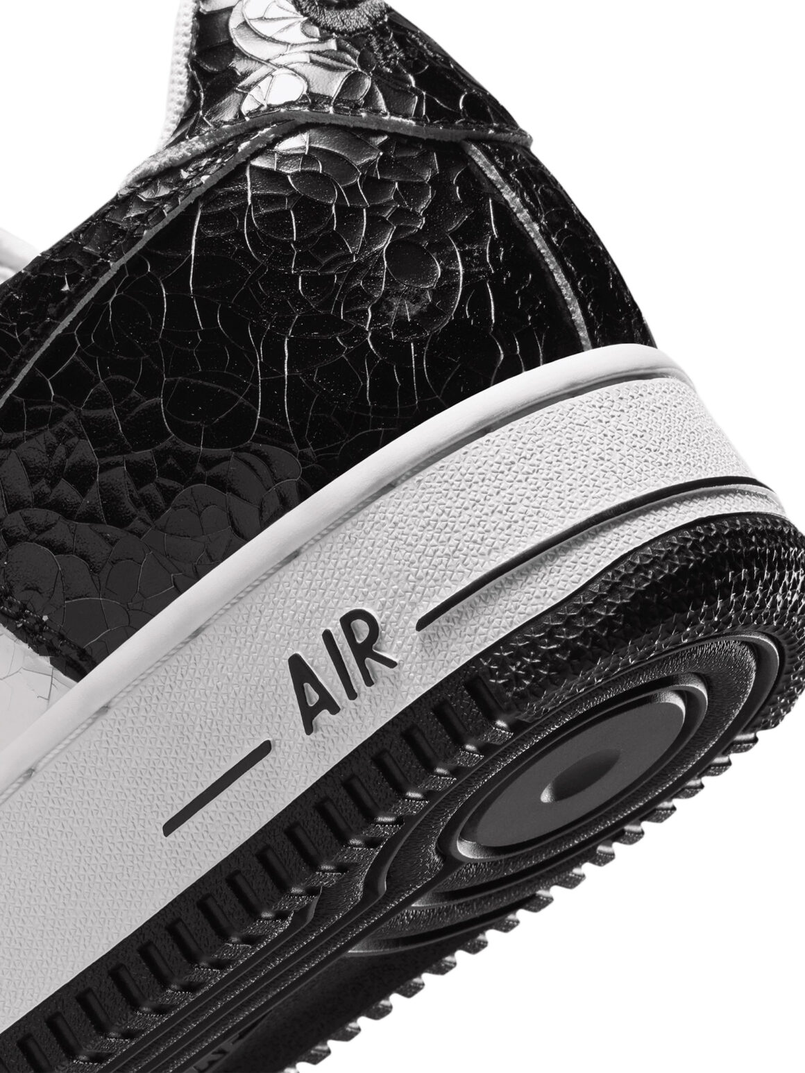 Imagem de: Tênis Nike Air Force 1 Cracked Leather Preto e Branco