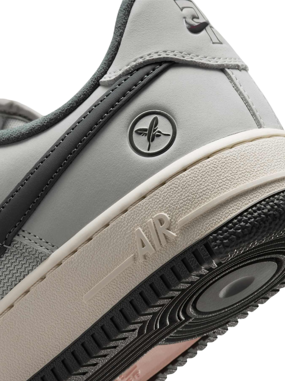 Imagem de: Tênis Nike SB Air Force 1 Yuto Branco e Cinza